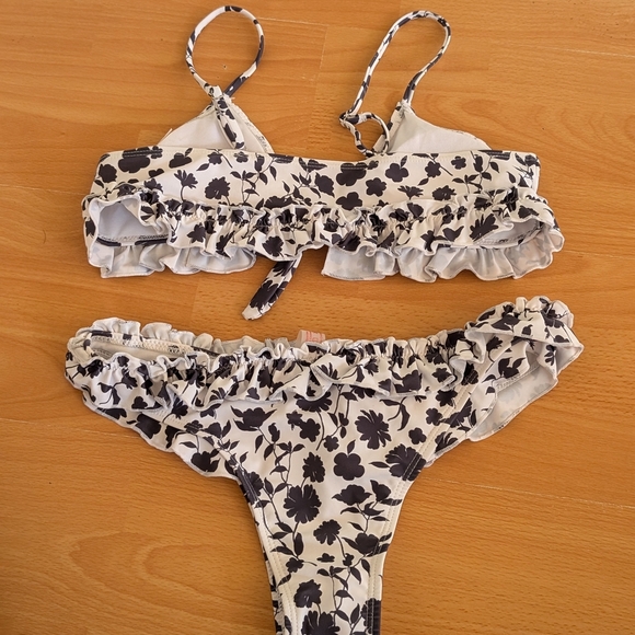 ROMWE Black and White Floral Bikini with Ruffles *New Without Tag* - Picture 5 of 6